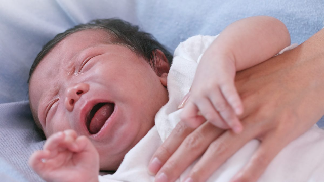 Tips untuk Mengeluarkan Dahak Bayi Umur 0 - 12 Bulan